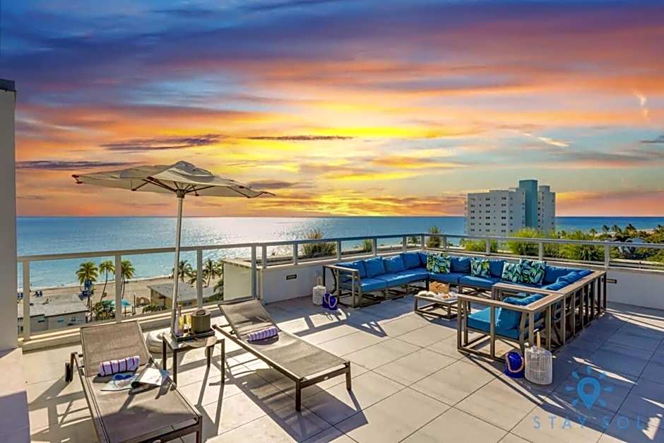 Hot tub & Rooftop pool- Near Beach