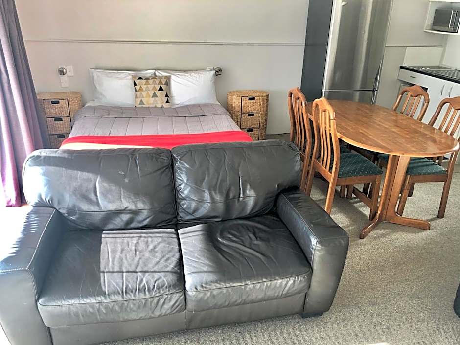 Absolute Lake View Motel