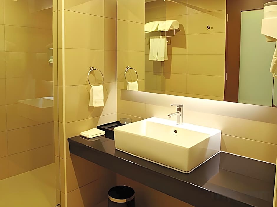 Symphony Suites Hotel