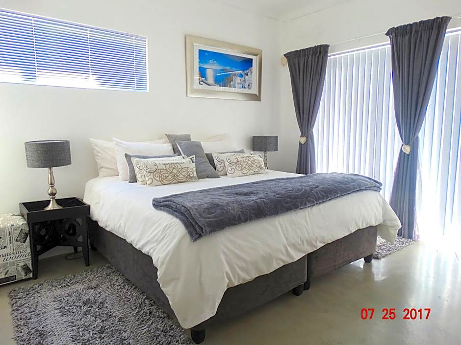 Au Plais De Langebaan at Palm Tree Villa