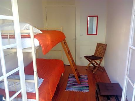 Single Bed in Mixed Dormitory Room