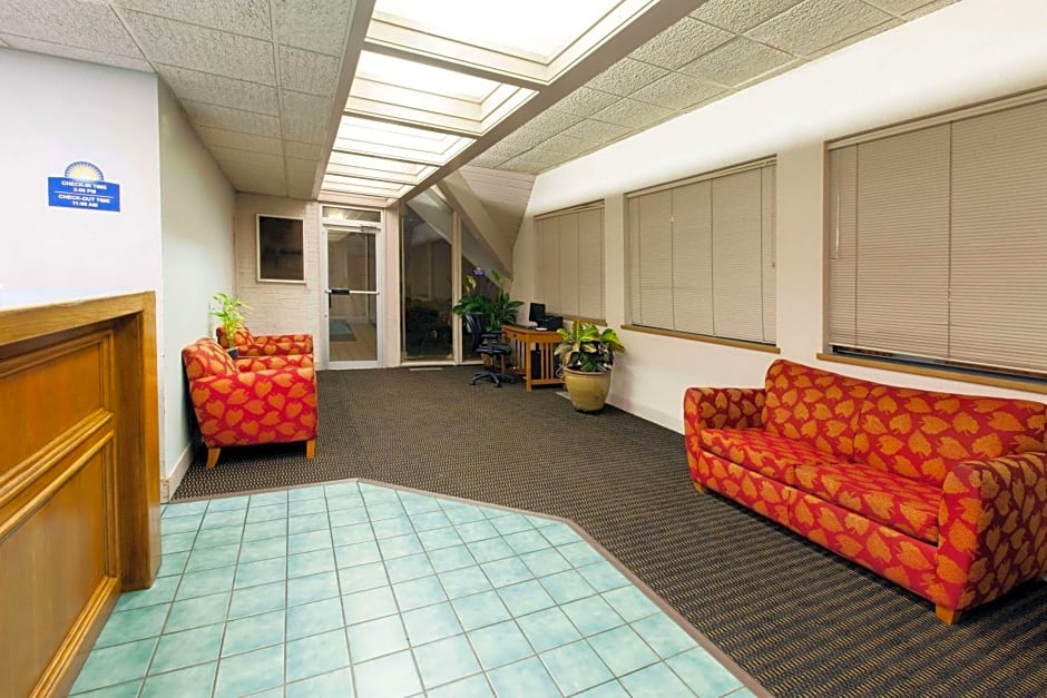 Days Inn by Wyndham Norman