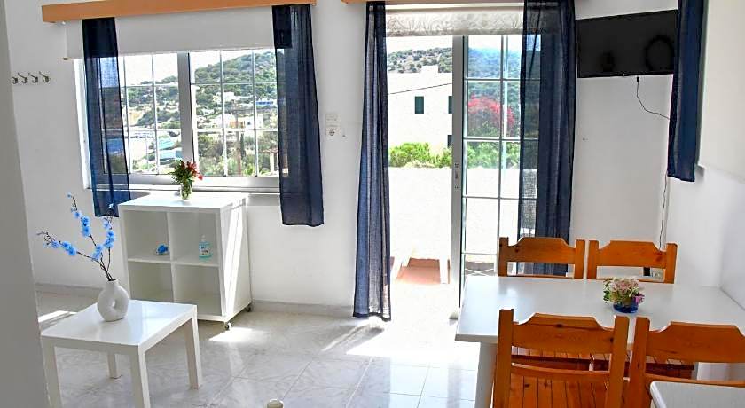 Blue Dolphin Studios and Apartment