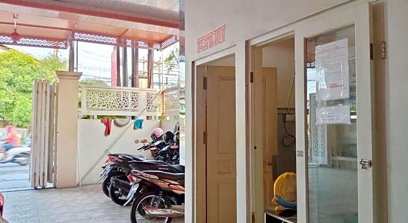 Urbanview Hotel Rifal Home Tegal