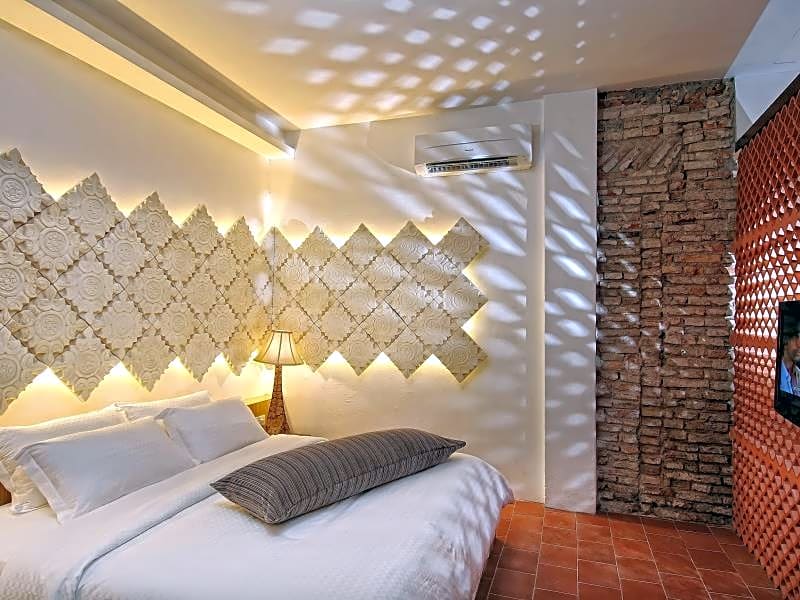 Courtyard At Heeren Boutique Hotel