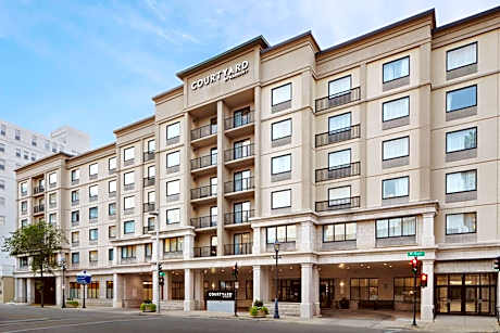 Courtyard by Marriott Milwaukee Downtown