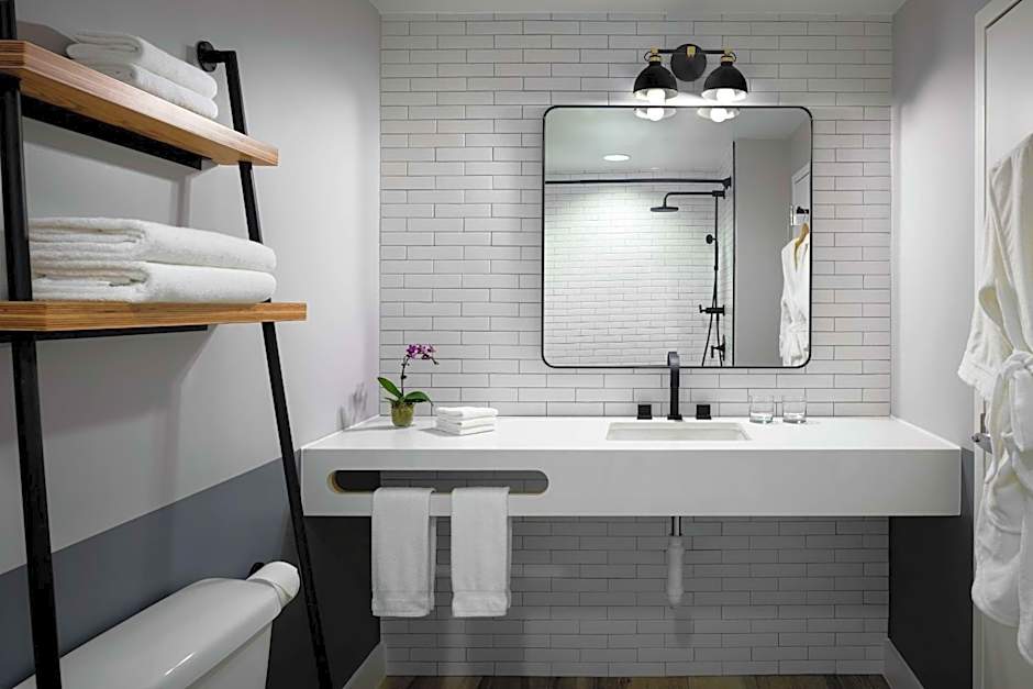 Freepoint Hotel Cambridge, Tapestry Collection by Hilton