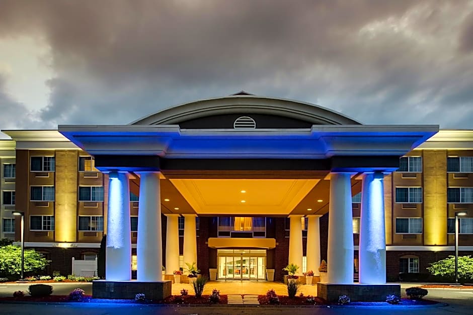 Holiday Inn Express Hotel & Suites Middleboro Raynham By IHG