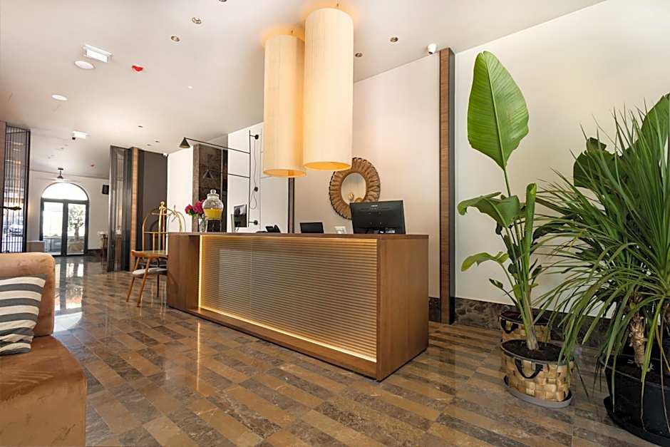 Infinity Hotel & More