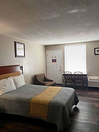 Deluxe Queen Room