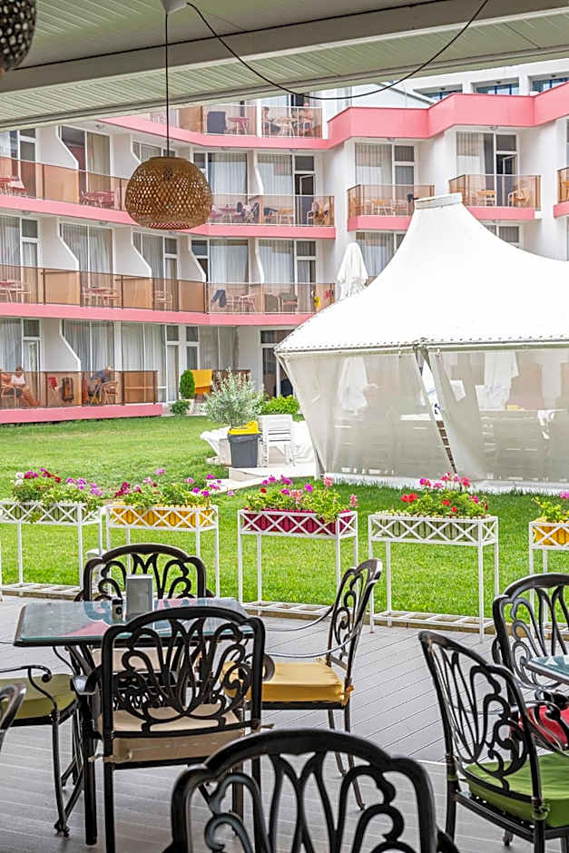 Flamingo Beach Hotel