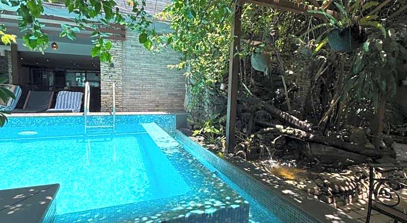 Hotel Middle Path & Spa