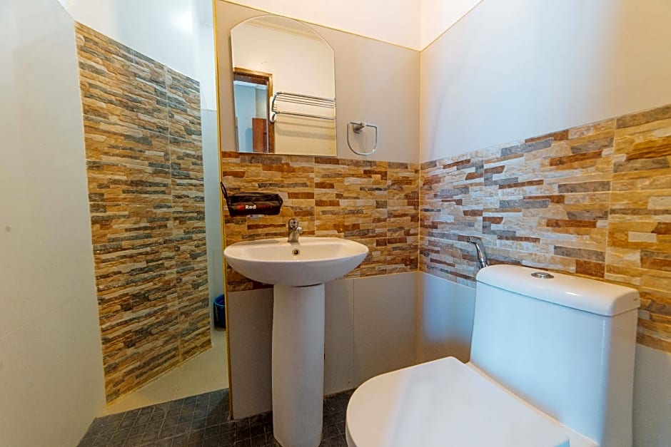 RedDoorz @ Old Buswang Road