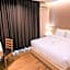 L Hotel