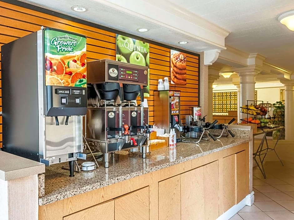 La Quinta Inn & Suites by Wyndham New Orleans West Bank