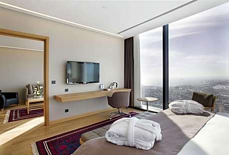 King One-Bedroom Suite