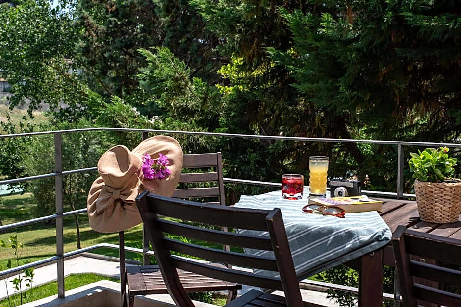 Sani More & Sani Woods