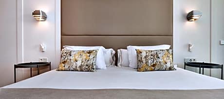 Prestige Suite with Pool Access