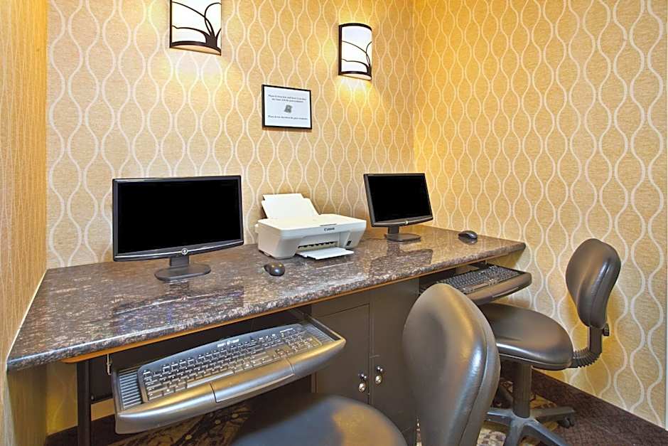 Holiday Inn Express Hotel and Suites Harrington - Dover Area By IHG