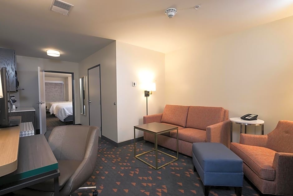 Holiday Inn & Suites - Detroit - Troy, an IHG Hotel