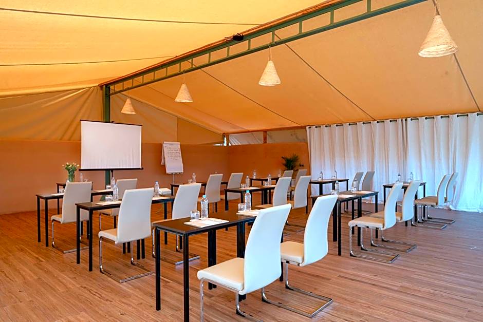 Oasis lodges