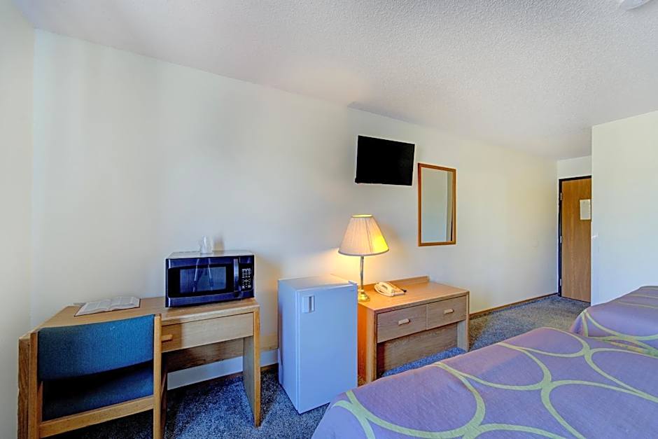 Capital O Amerihost Inn and Suites Kingdom City Hwy 54 MO