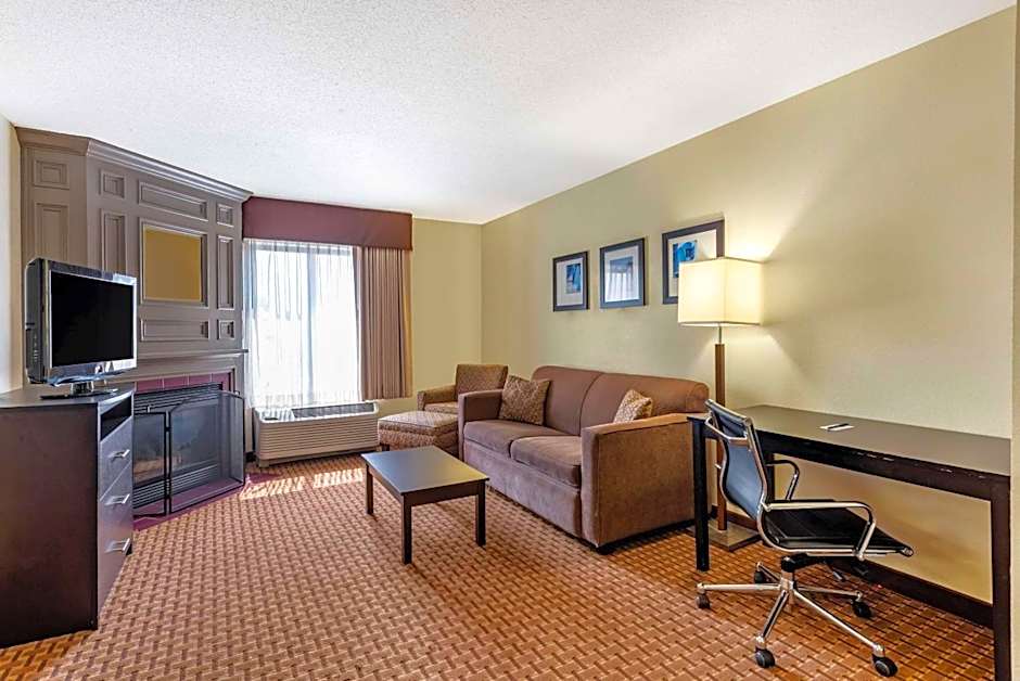 Comfort Inn & Suites Warsaw Near US-30