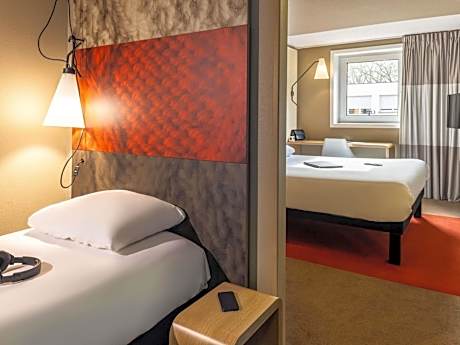 Superior Room with One Double Bed and One Single Bed
