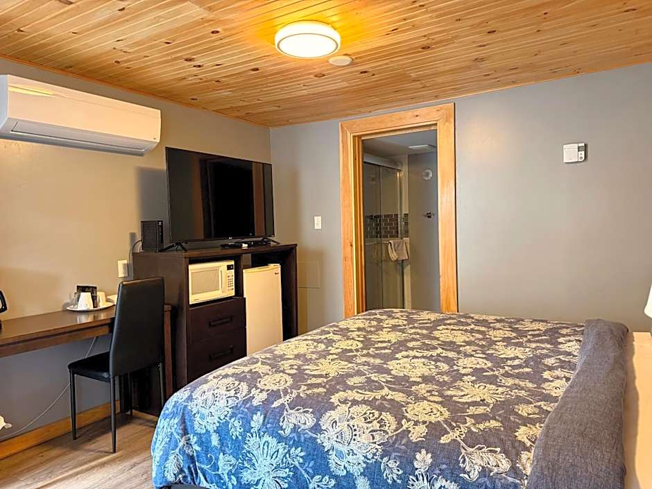 Photo 1 of 4 of Deluxe 1 King Bed Suite