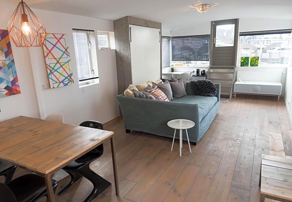 HouseBoat next to AMSTEL