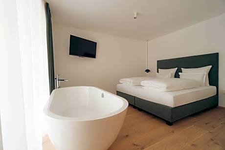 Studio with Garden View - Annex