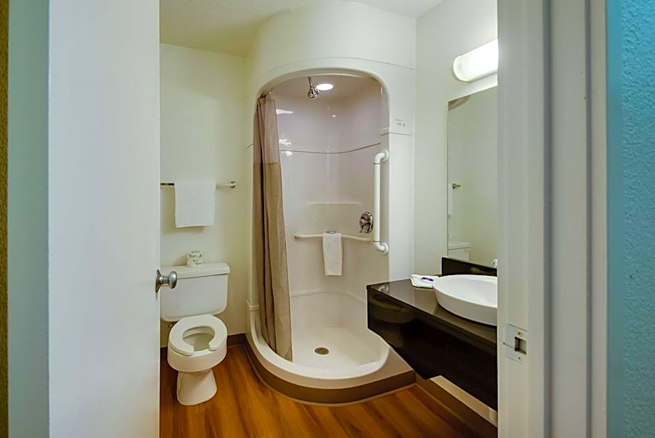 Motel 6-Lenexa, KS - Kansas City Southwest