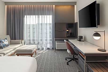 Queen Room with Two Queen Beds and Adapted Tub - Mobility Accessible