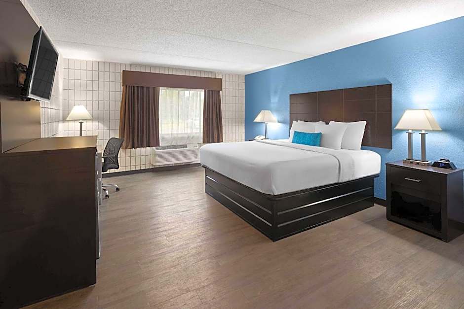 Photo 1 of 1 of 1 King Bed, Poolside, Pet-Friendly