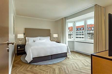 Junior King Suite