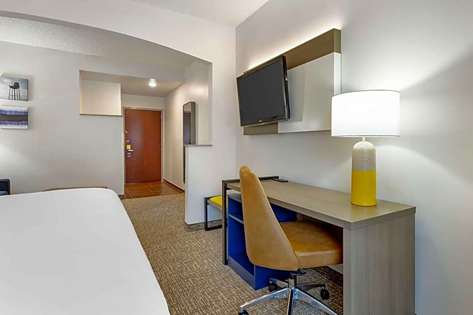 Comfort Suites East Brunswick - South River