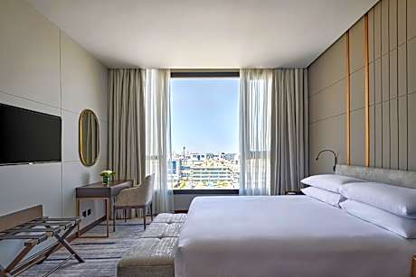 1 King Arkan Suite Club Floor Access