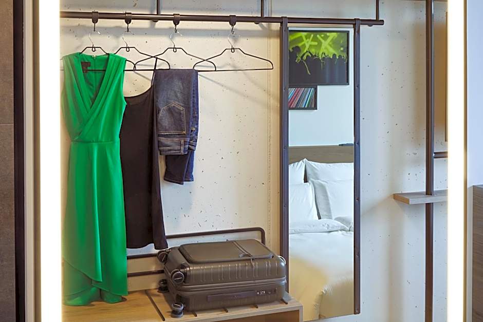 REVERB by Hard Rock Hamburg