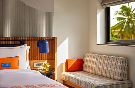 King Deluxe with Balcony and Complimentary Mini-bar