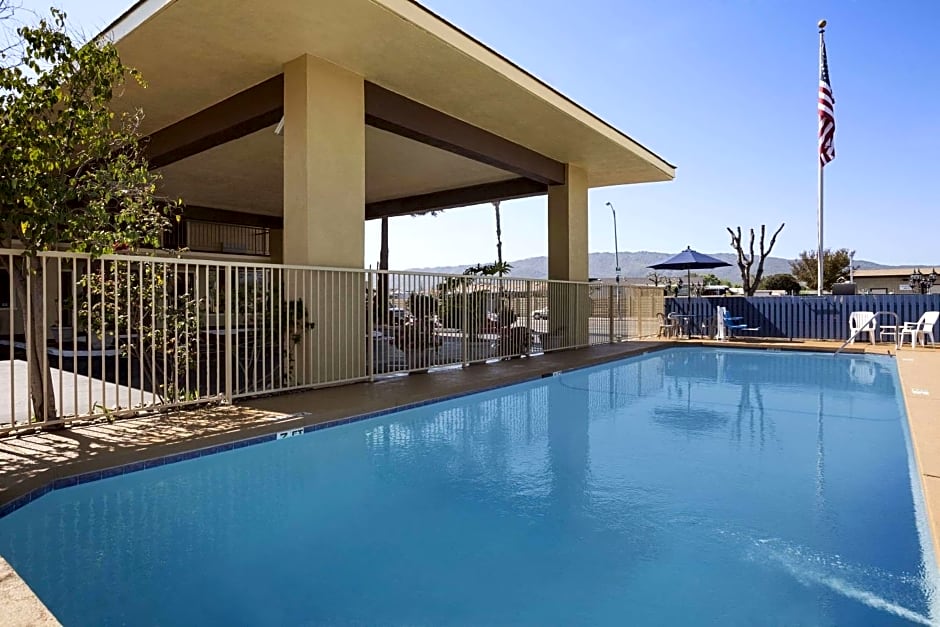 Days Inn by Wyndham Gilroy