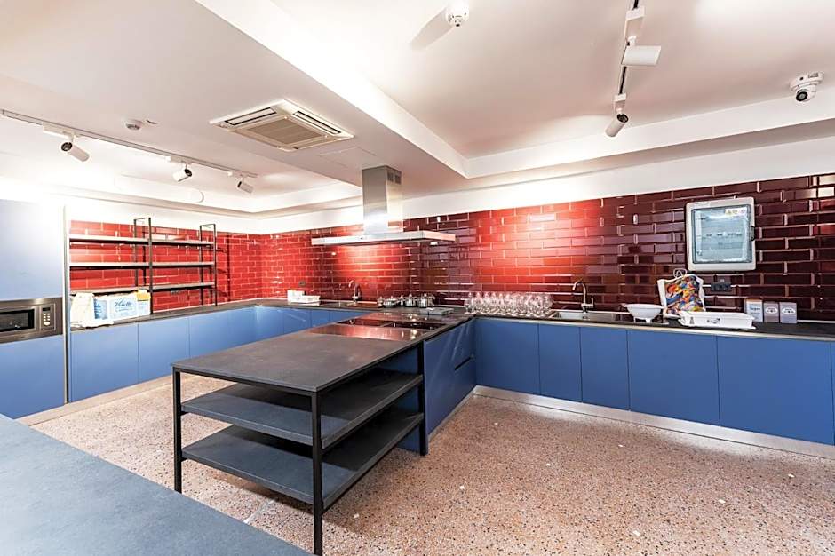 Marathon Hostel