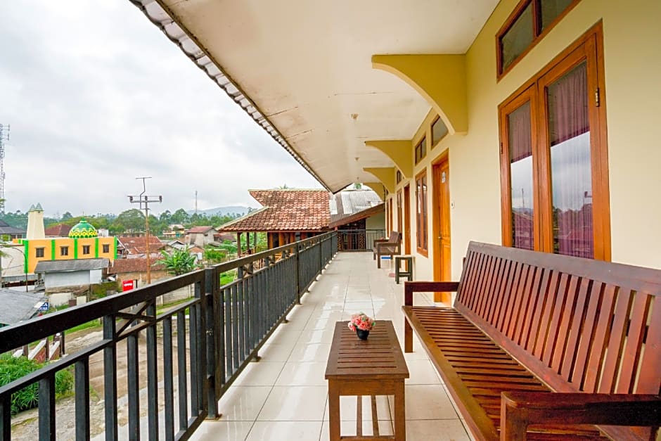 Super OYO 2961 Artana Bed & Breakfast