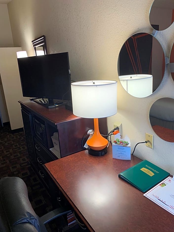 Howard Johnson by Wyndham Oklahoma City OKC Airport, Fairgrounds, I40