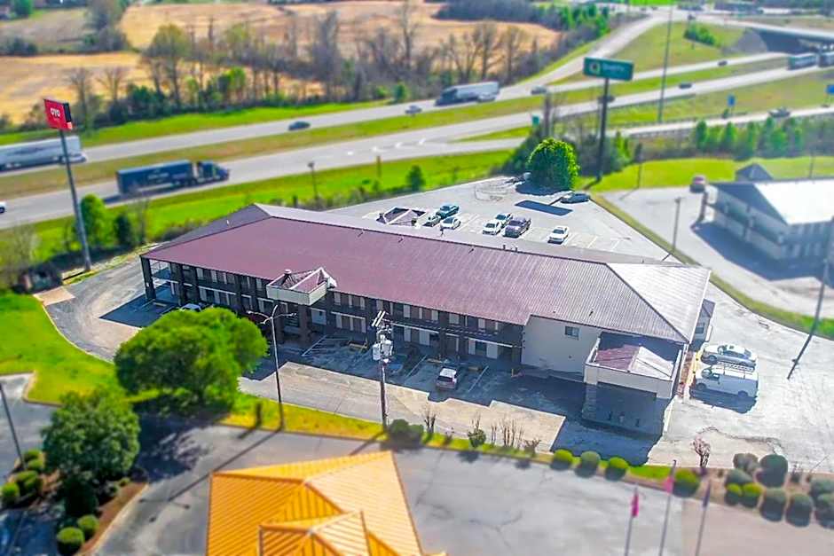 OYO Hotel Brownsville TN I-40