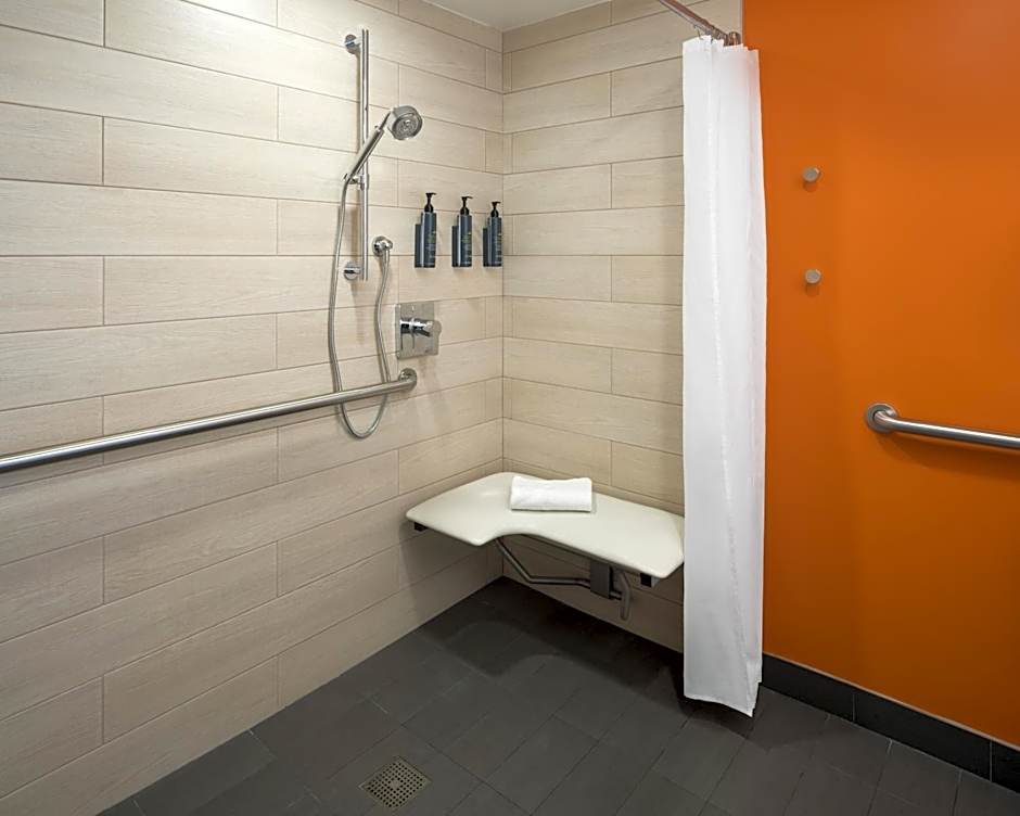 Aloft by Marriott New York LaGuardia Airport