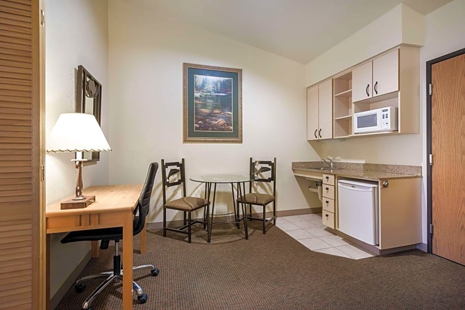 Best Western Golden Spike Inn & Suites