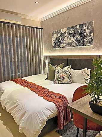 Deluxe Two-Bedroom Apartment with Garden View