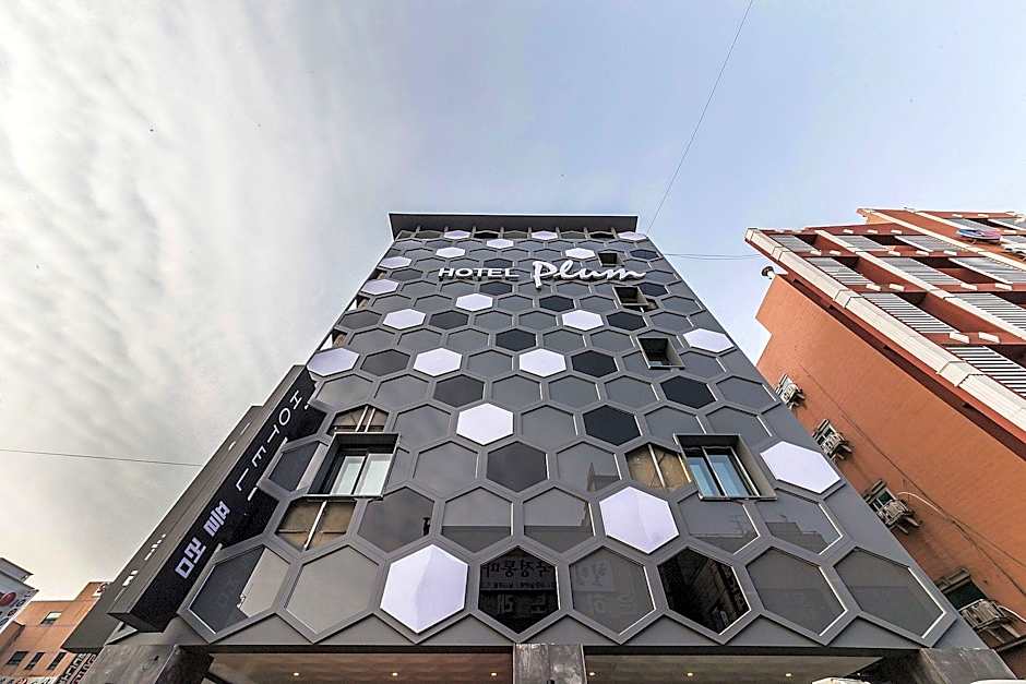 Plum Hotel