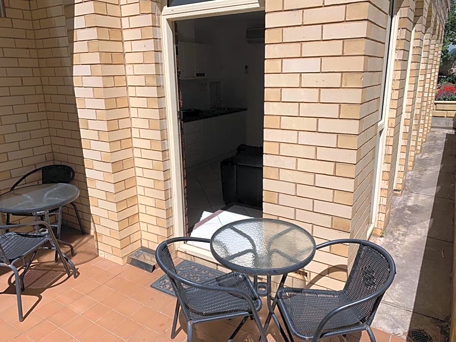 Ensenada Motor Inn and Suites