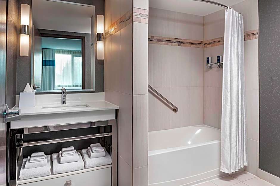 Four Points by Sheraton Hotel & Suites London